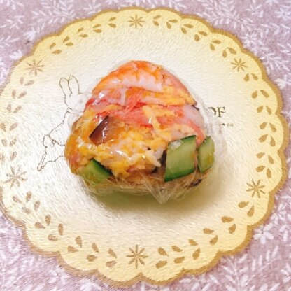 えびのチラシ寿司おにぎりを作りました✧˖°‎ ꒰⁎ᵉ̷͈ ॣ꒵ ॢᵉ̷͈⁎꒱໊ෆ˚*えびで華やかになりますね♡♡♡素敵なレシピありがとうございます♪